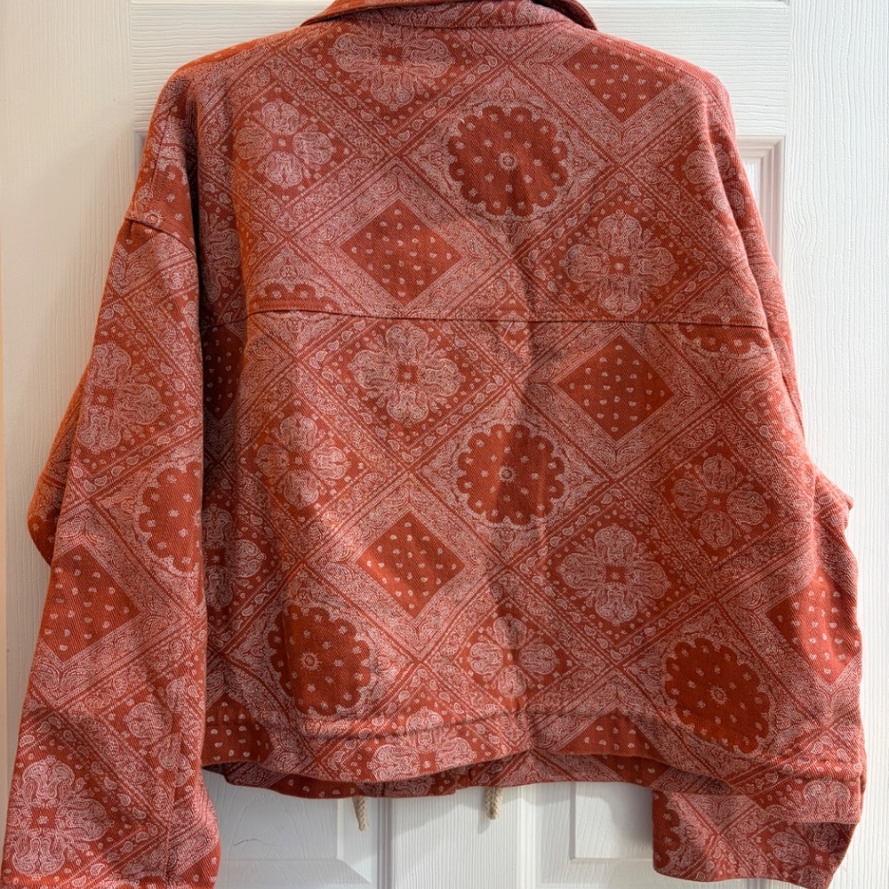 New Easel Button Up Denim mixed Print Denim Shacket Jacket Coral Small Paisley - Picture 3 of 5
